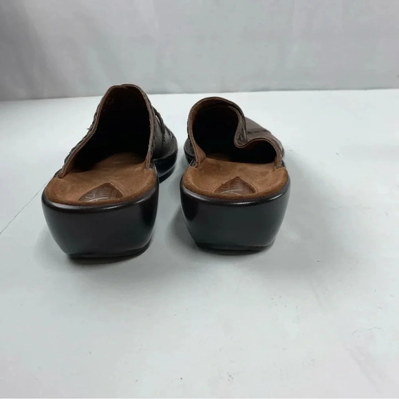 Clarks Artisan Womens 9 Brown Leather Slip On Mules Open Back - Picture 3 of 7